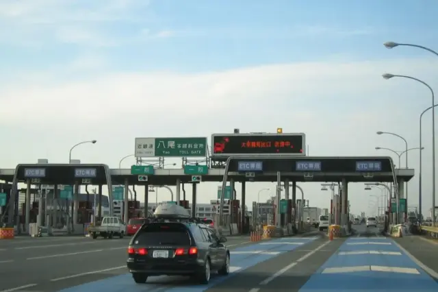 Kinki_Expressway_Yao_Toll_Gate