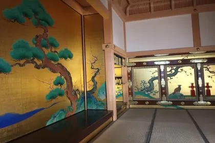 Nagoya Castle Honmaru Palace interior, with tatami, wood pillars, and golden walls painted with pine tree and pheasants