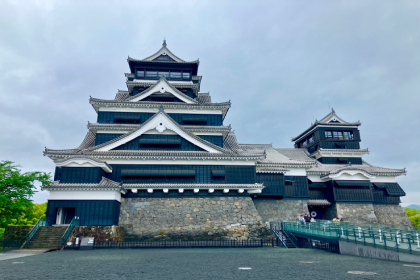 Alt: Front of newly constructed main keep and smaller keep of Kumamoto Castle